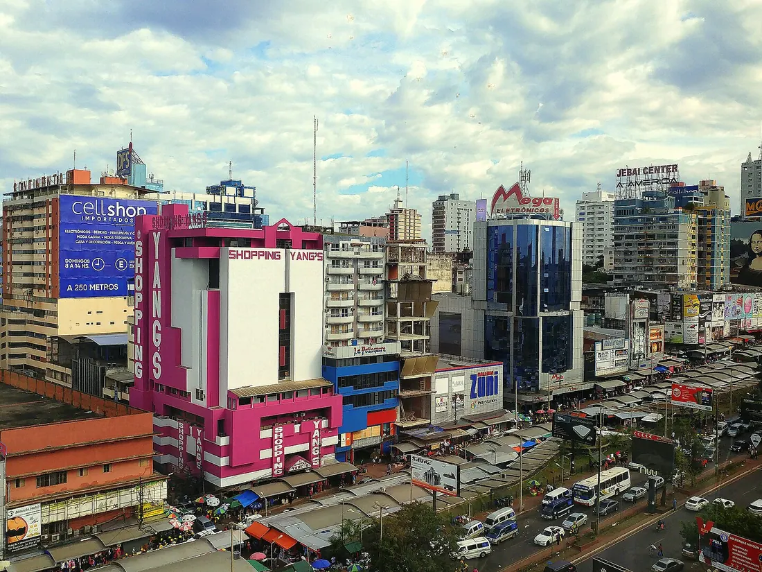 Microcentro comercial de Ciudad del Este con sus galerías y shoppings